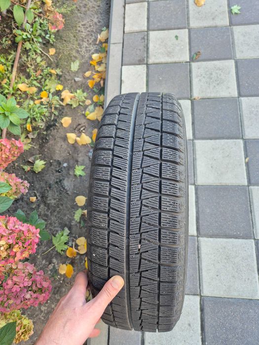 Зимова гума б/в Bridgestone Blizzak 175/65 R14, з дисками і ковпаками