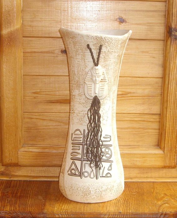 Ваза в єгипетському стилі