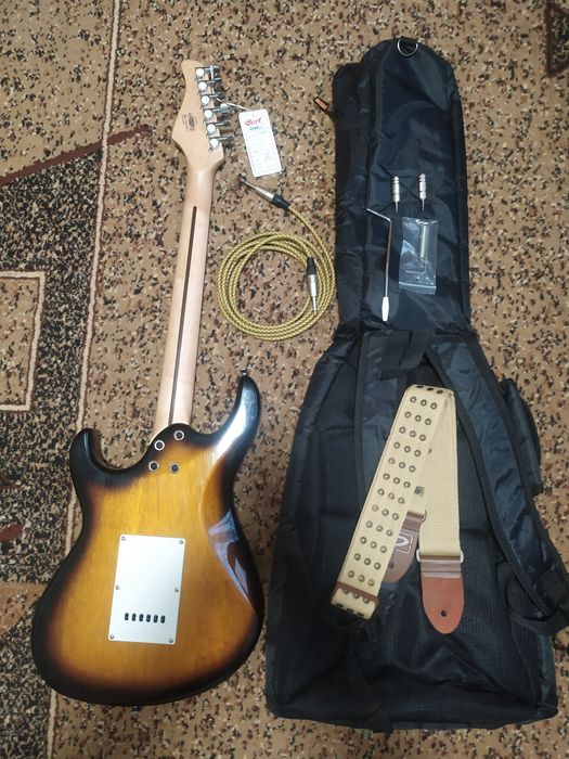 Продам электрогитара Корт 110 +микрофон