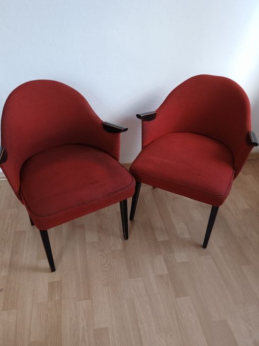 Dwa stare fotele muszelki do renowacji