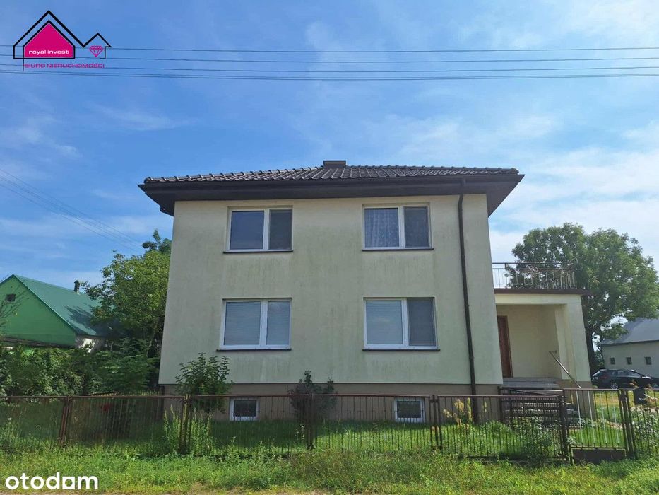 Duży dom  z budynkami gospodarczymi