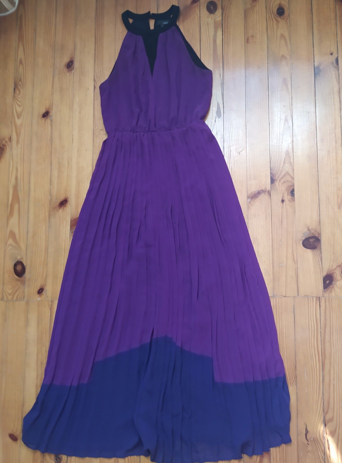 Нарядна легка сукня, розмір 12 (46-48).