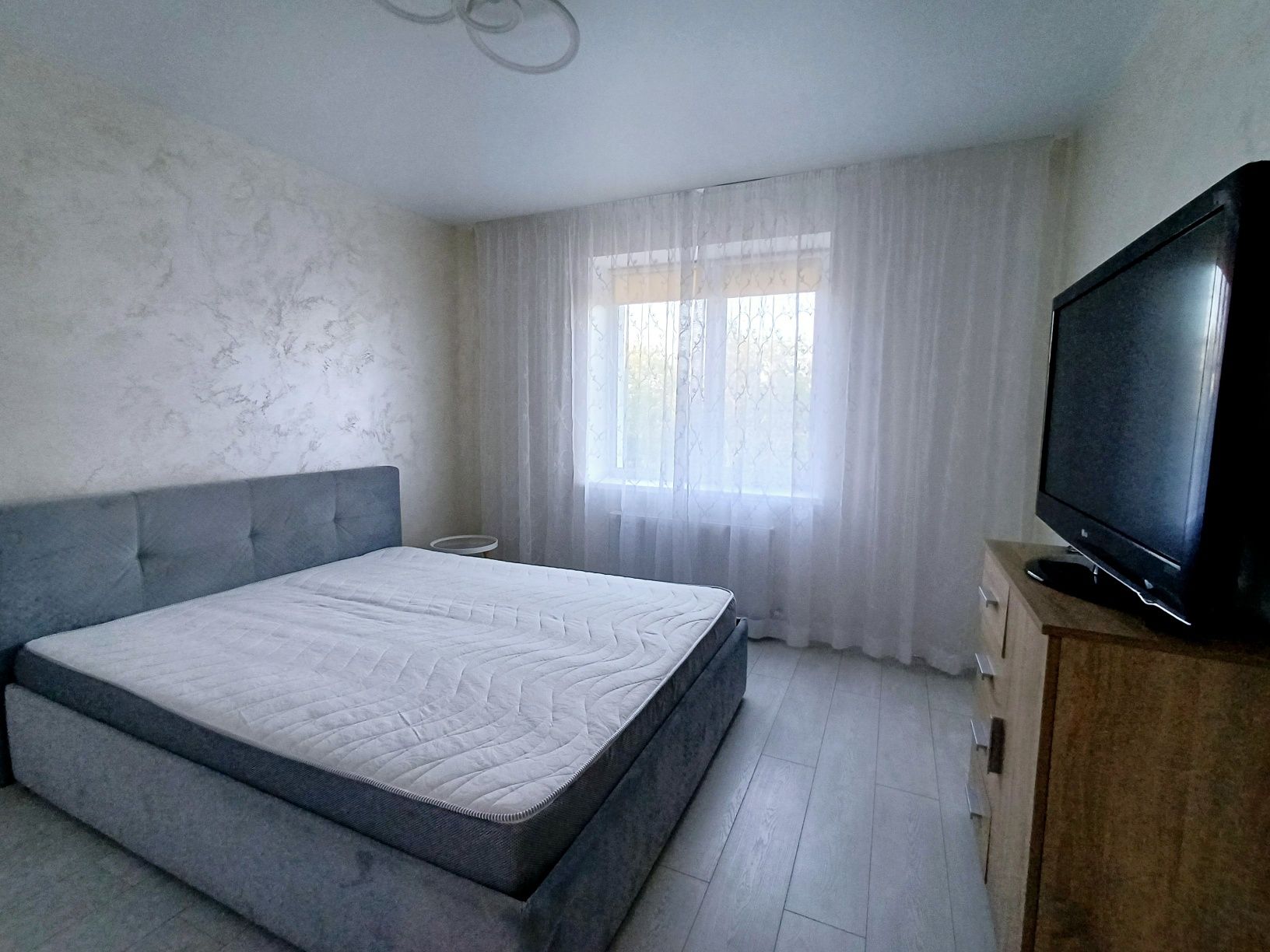 Оренда 2 кімн квартири по вул Козацька. Бойова. Автономка. Меблі.