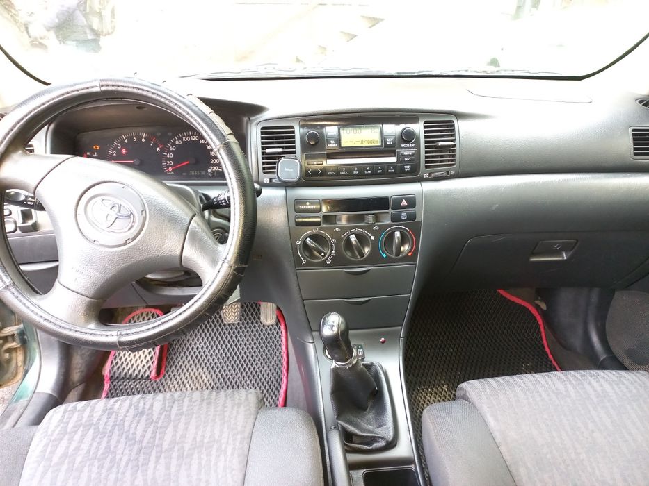 Тойота корола 2003 року