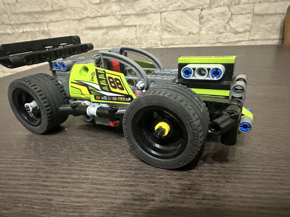 Lego technic 42072 wyścigówka