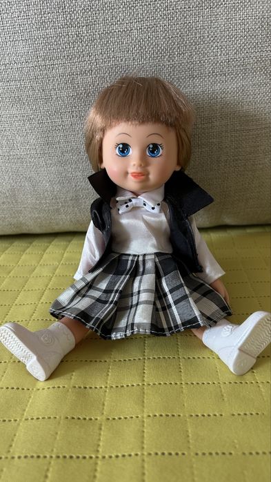 Lalka z długimi włosami