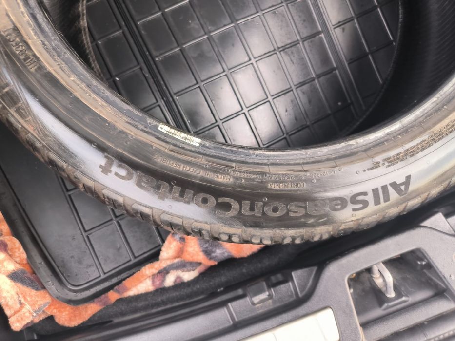 Continental AllSeasonContact 235/45 R20