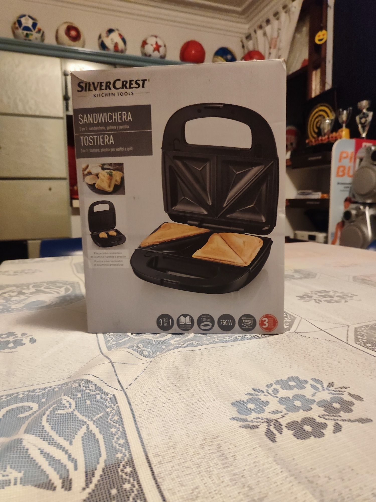 Vendo sandwicheira nova