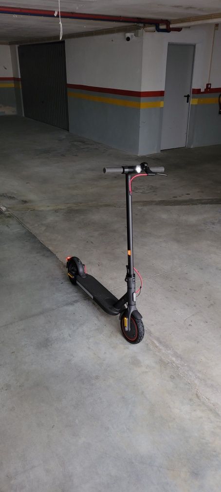 Trotinete Xiaomi Pro2 - Única + Acessórios Novos!