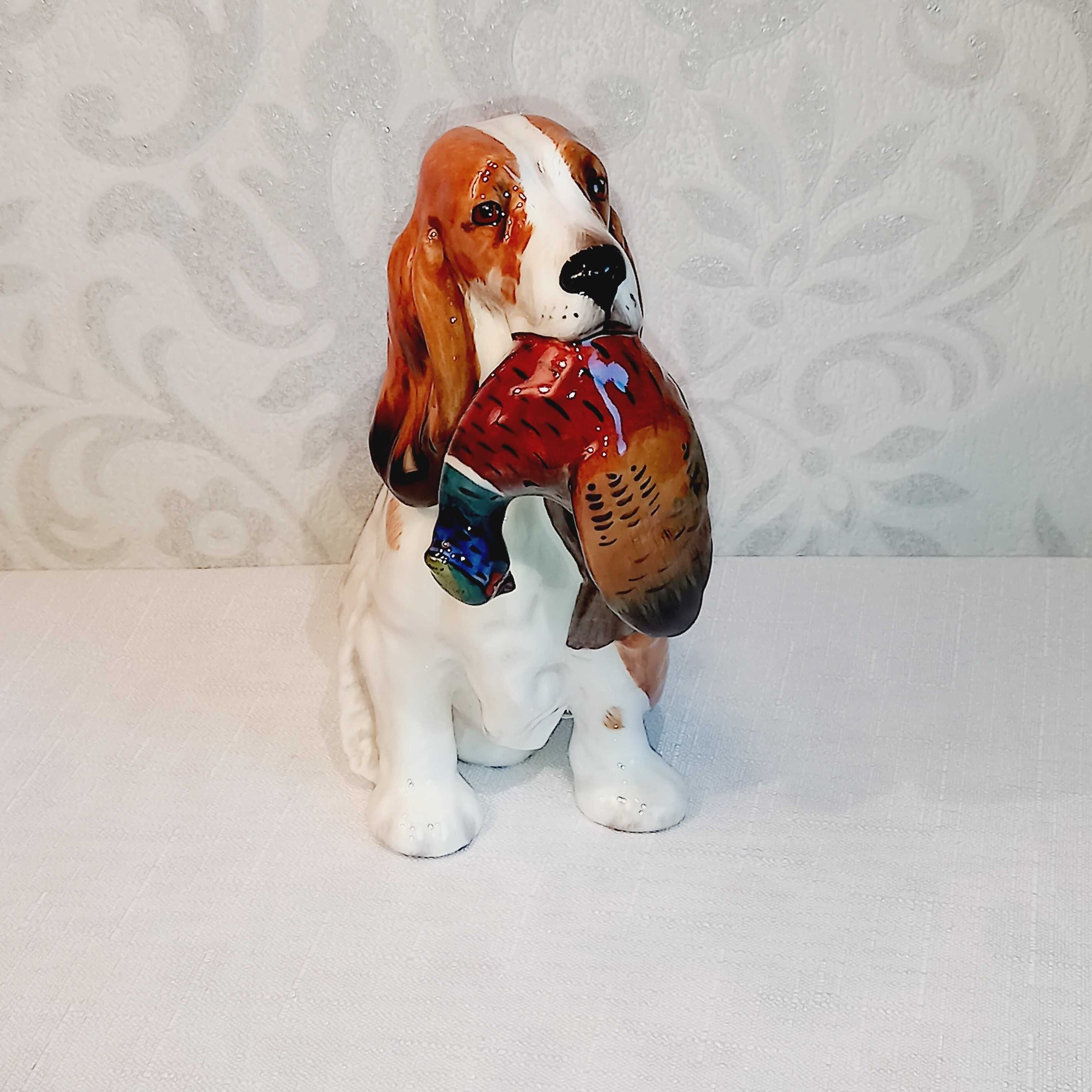 Figurka z porcelany kostnej - antyk- pies z bażantem. Royal Doulton