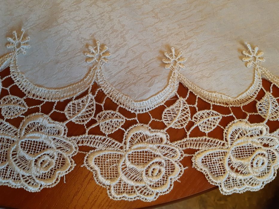 Sliczna haftowana serweta 80 cm