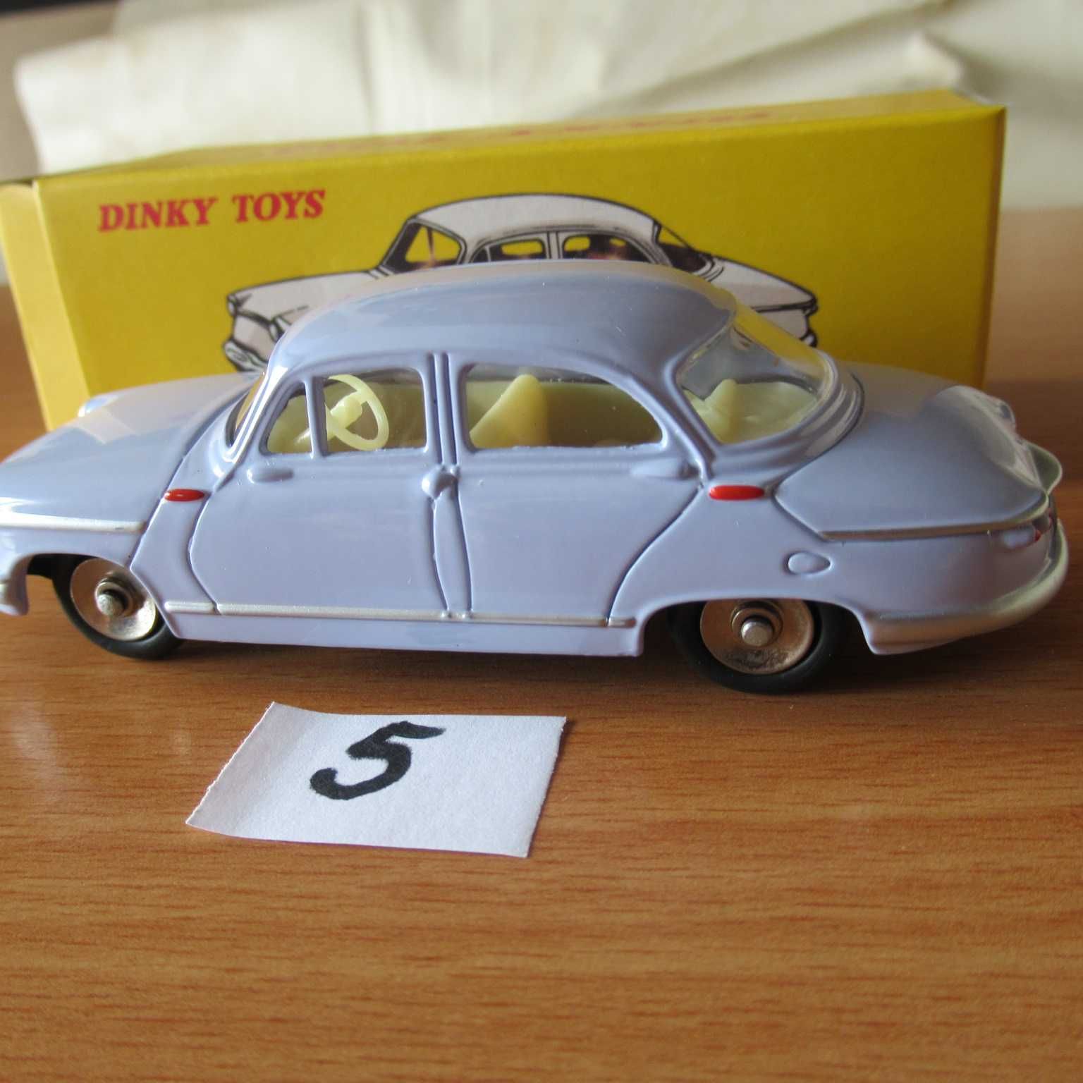 (c133/11)  5 carros em metal da Dinky Toys esc,1;43 C/caixa