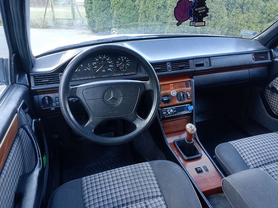 Sprzedam Mercedes W124 pojemnosc 2500 Diesel