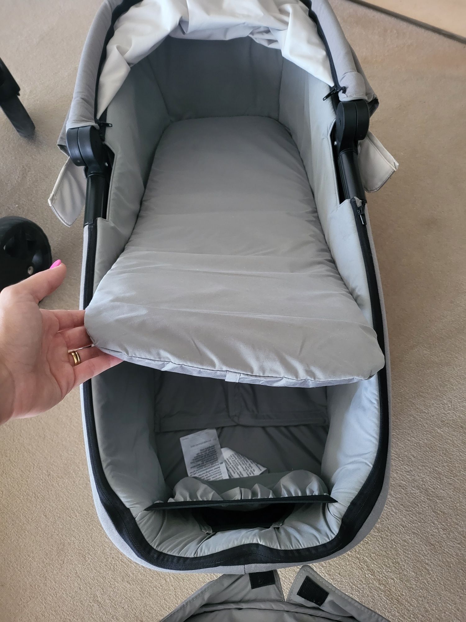 Trio para bebê Joie (ovo com isofix, alcofa e carrinho de passeio)