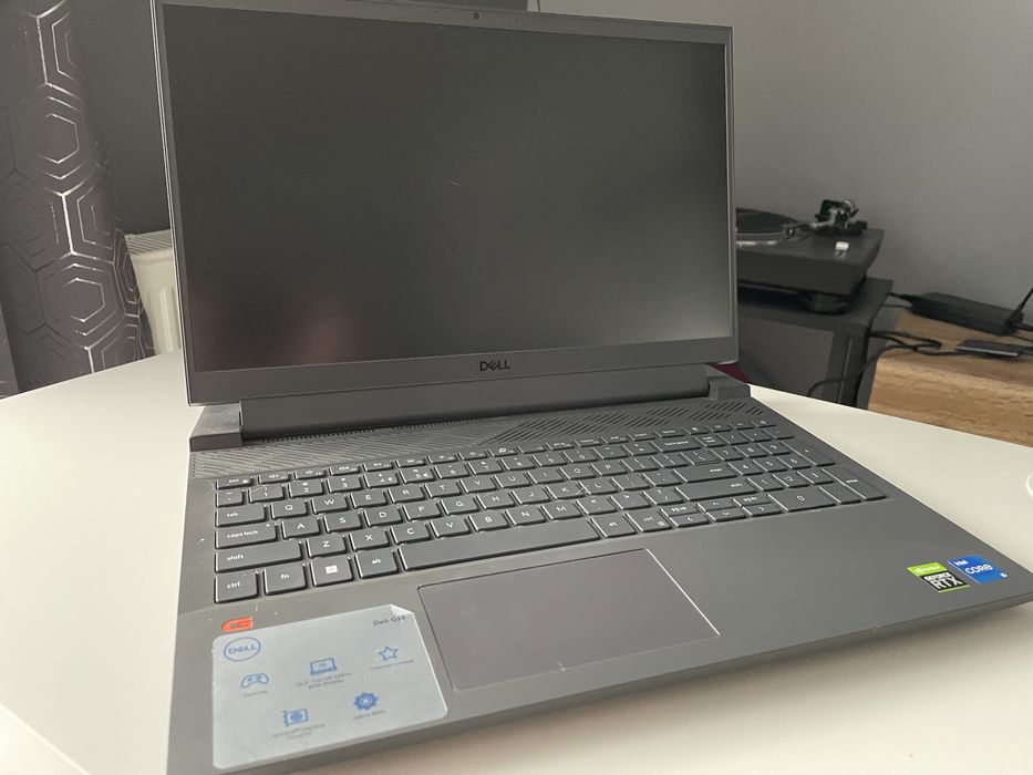 Laptop DELL G15 RTX3050 WIN 11 16GB Gaming