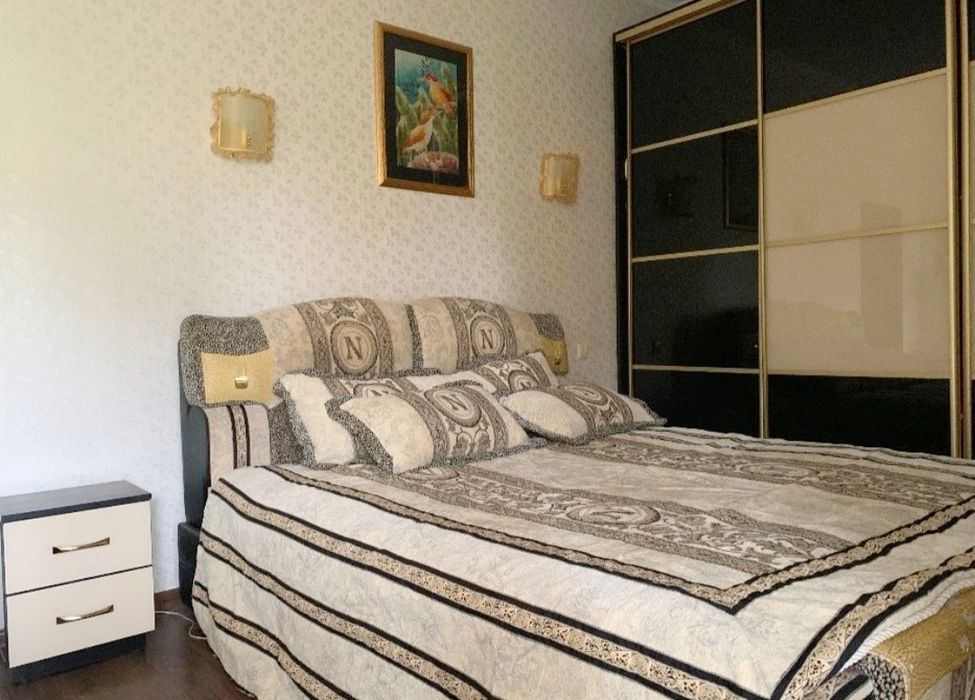 615 Будинок біля Дніпра подобово з озером