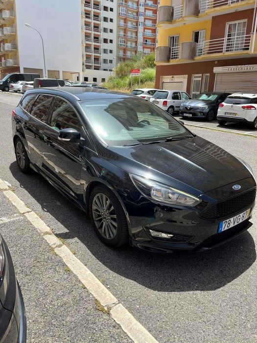 Carrinha Ford Focus Station ST-LINE 1500TDCI 120CVDesportivo Económico