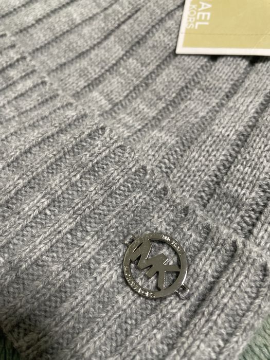 Нова шапка Michael Kors