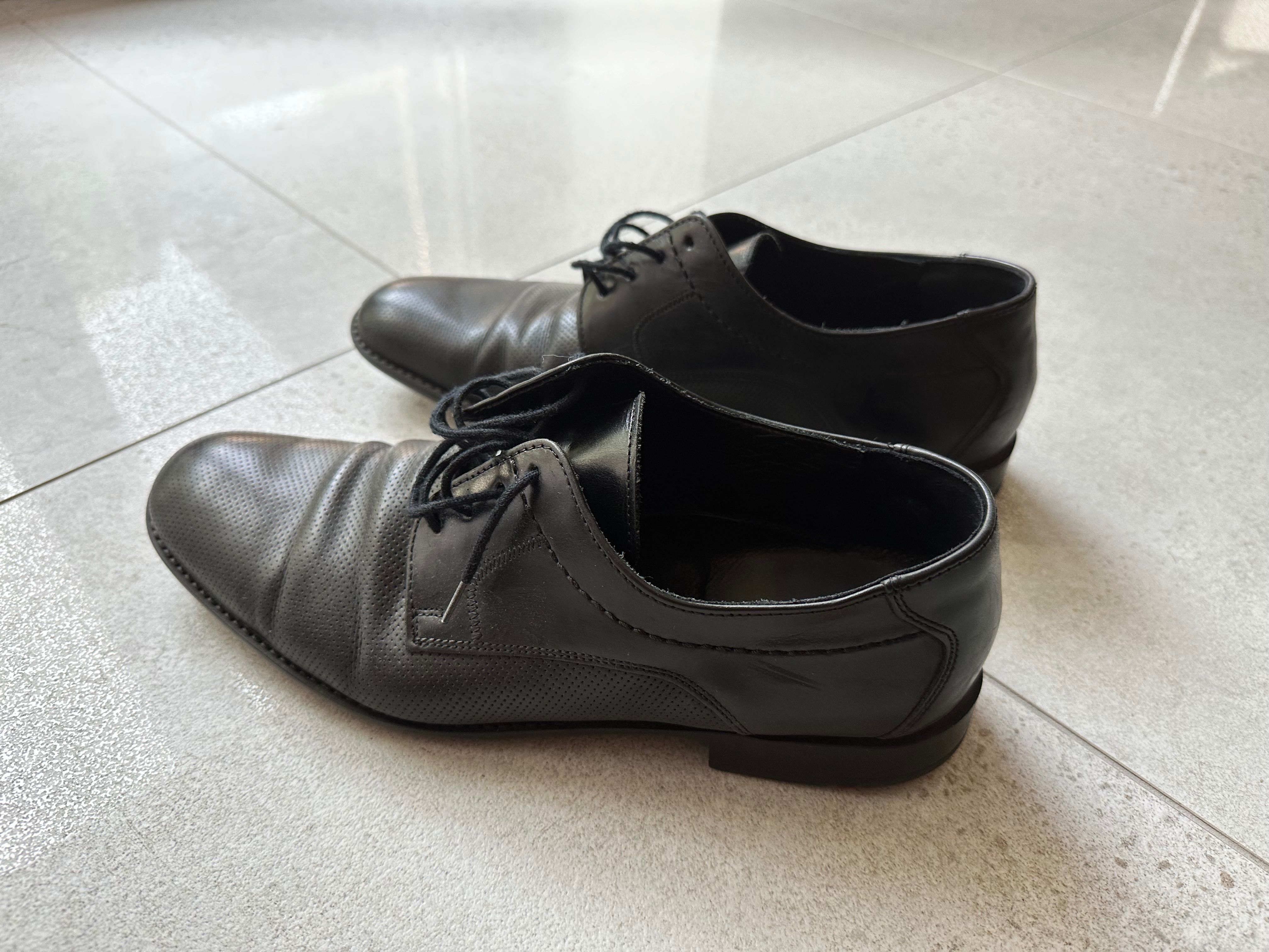Buty męskie eleganckie czarne do garnituru perforowane Lloyd r 43