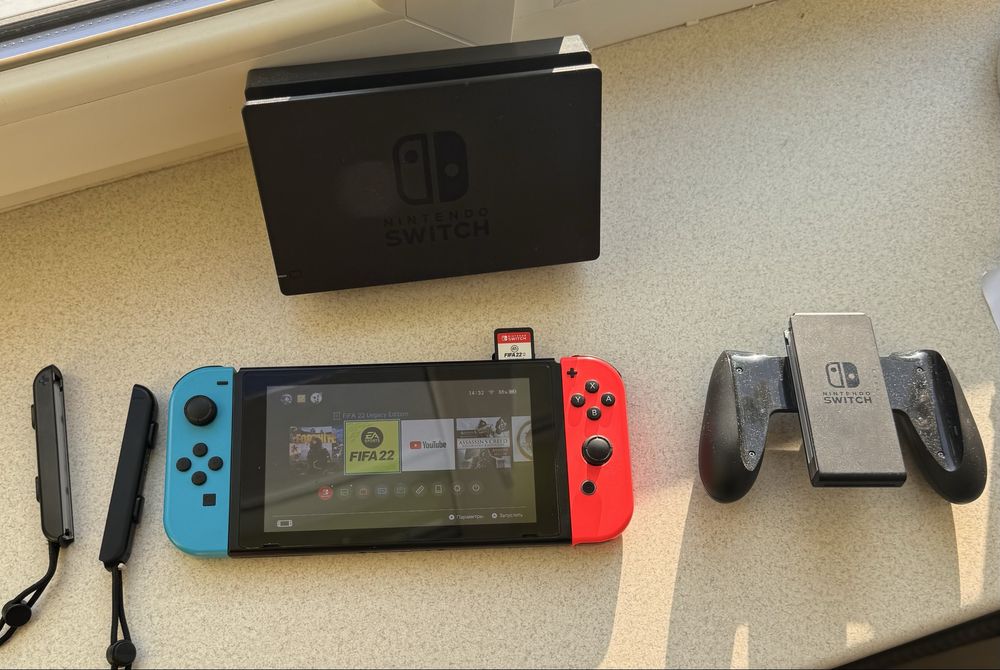 Nintendo Switch 1 Ідеал + Fifa 2022 + 32gb SDcard