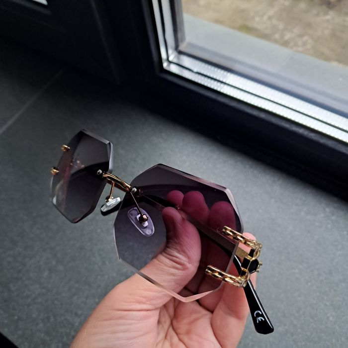 Нові сонячні окуляри