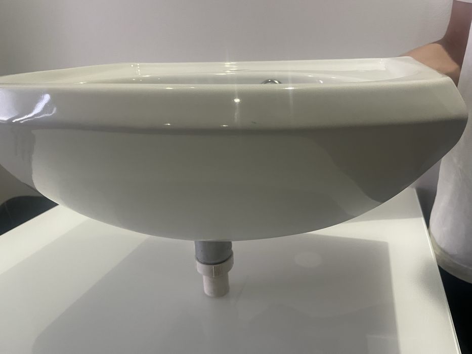 Umywalka naszafkowa 40 cm