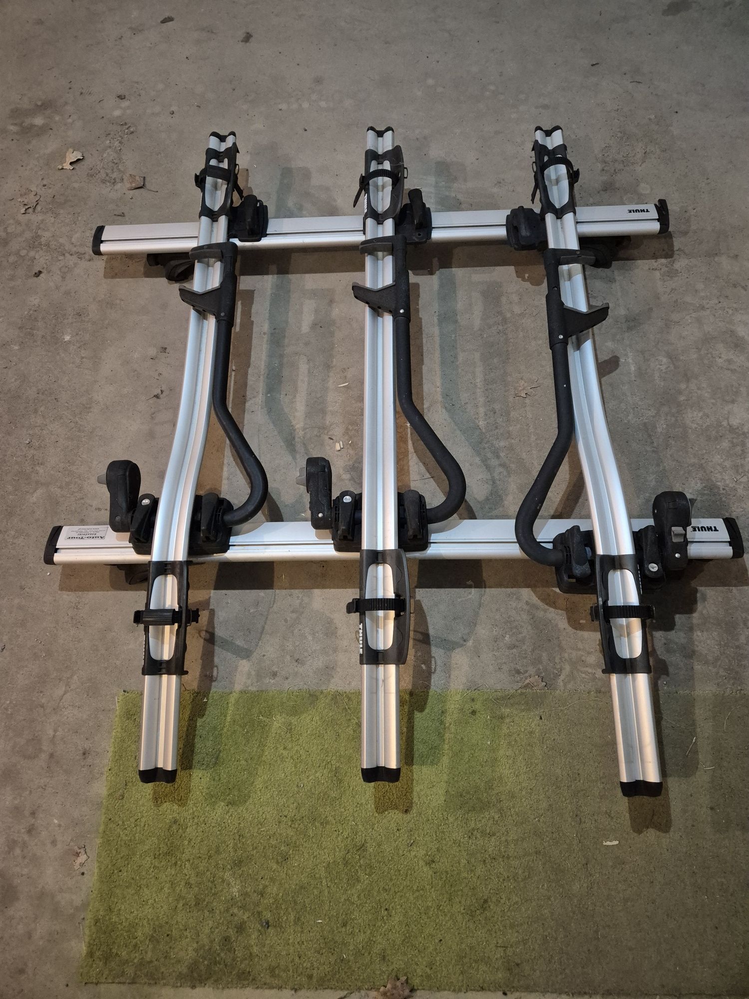 Thule Wingbar + Rapid 757 + 3 x Thule Proride 598