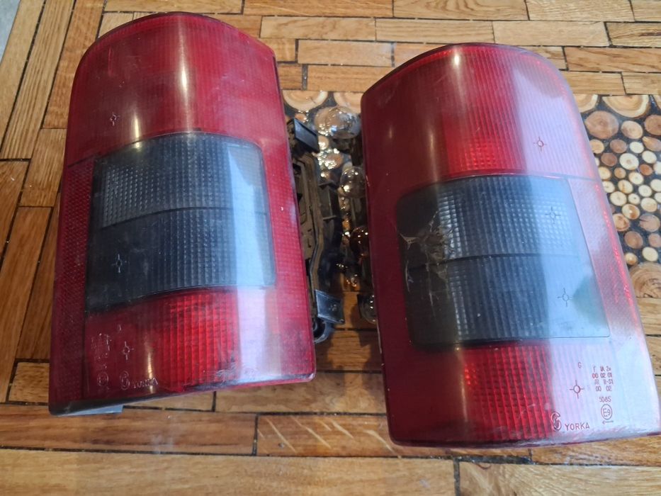 Задні фари Пежо партнер