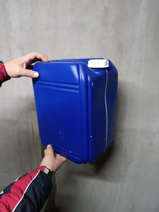 Продам пласмасові каністри