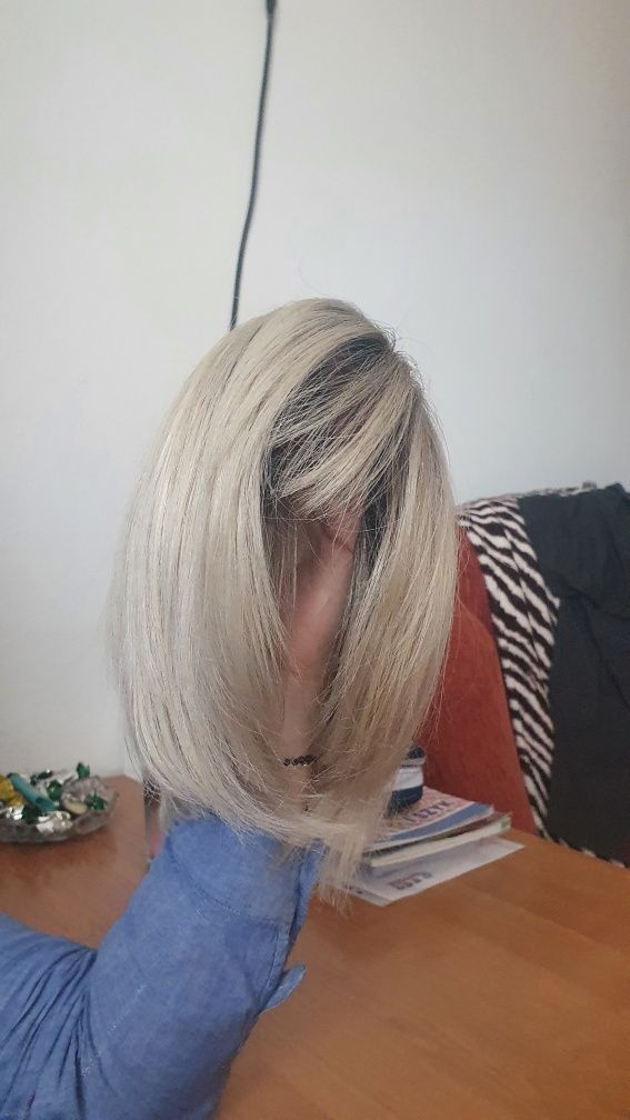 Peruka w kolorze blond