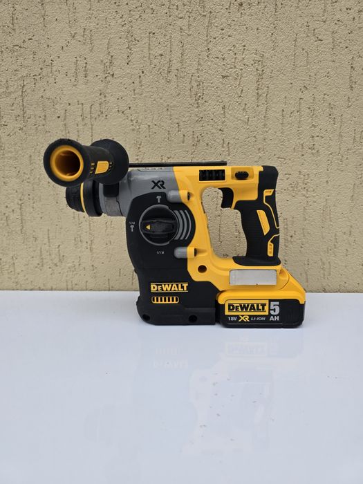 Перфоратор Dewalt DCH273