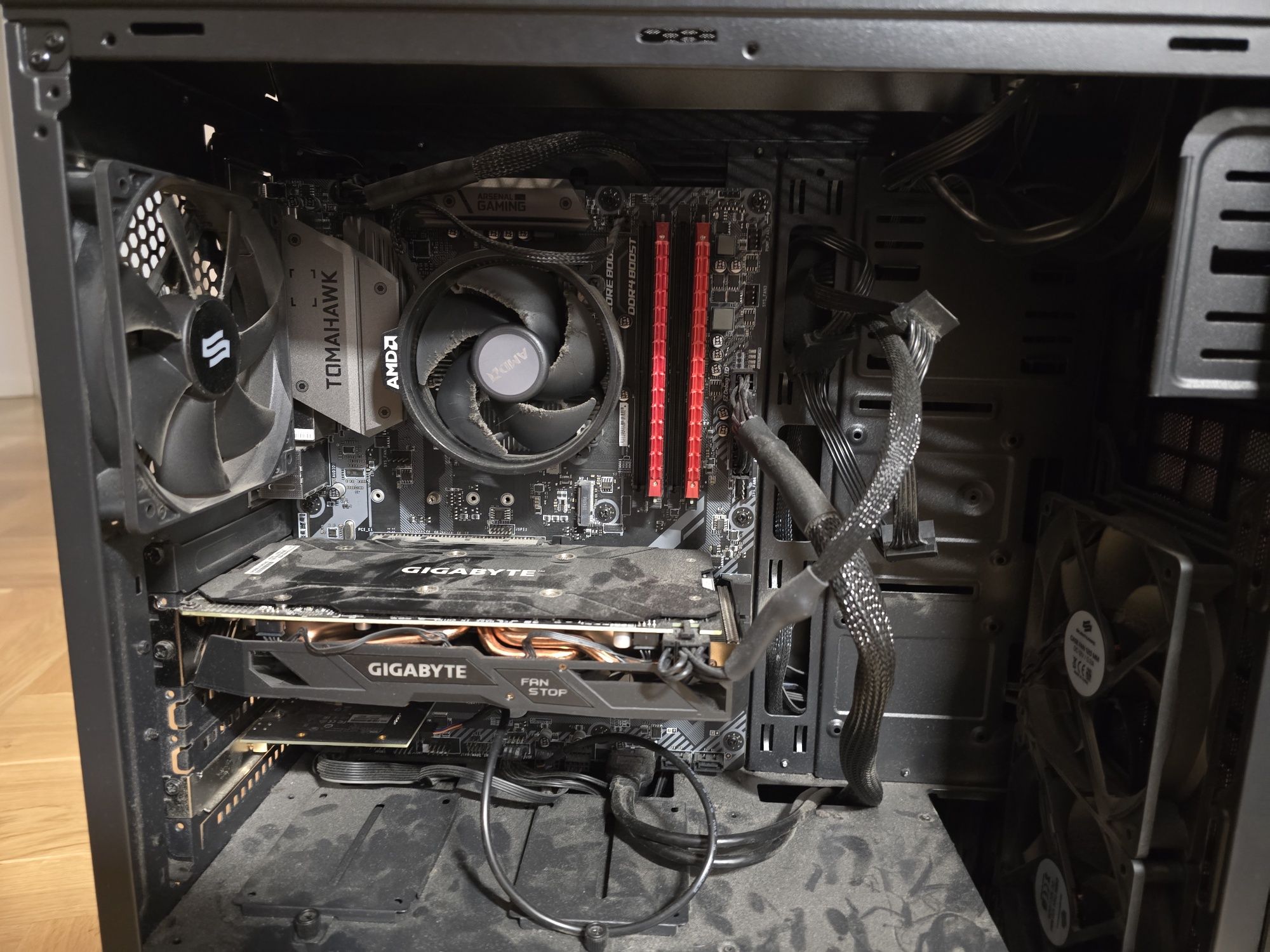 Komputer stacjonarny Ryzen 2600, Radeon RX 570 8GB, 16GB RAM DDR4