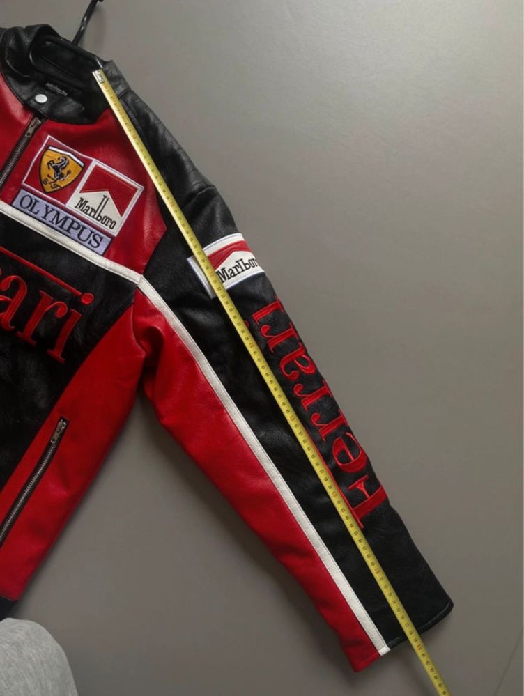 Casaco mota ferrari