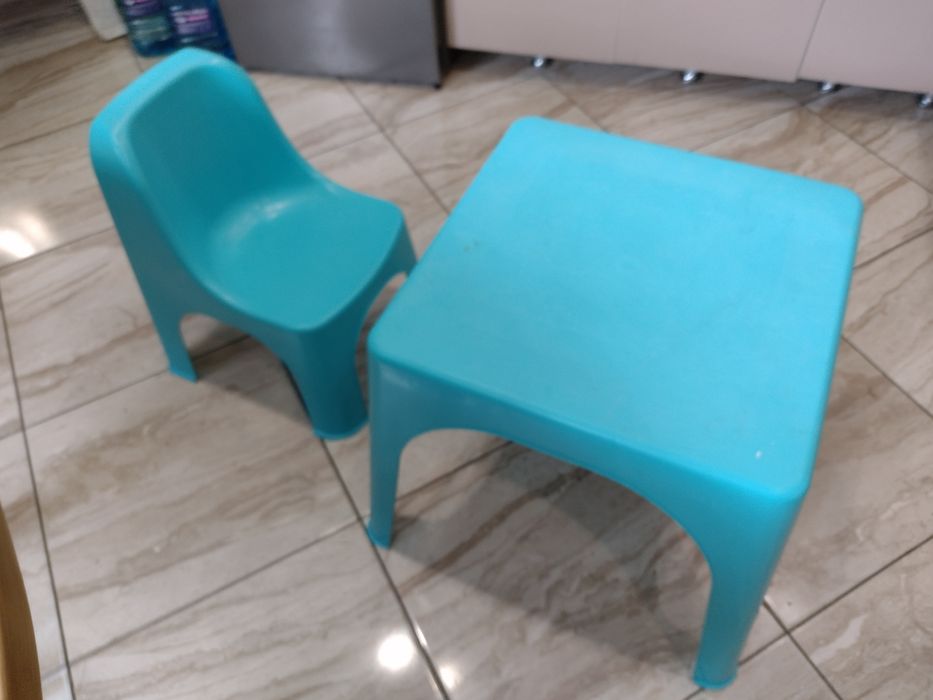 Дитячий стільчик і стол