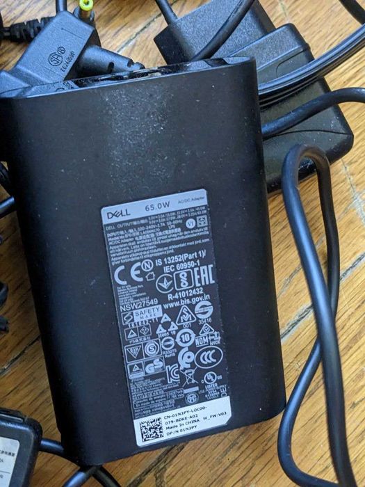 Велика кількість блоків зарядок від ноутбуків та приладів ціна за лот