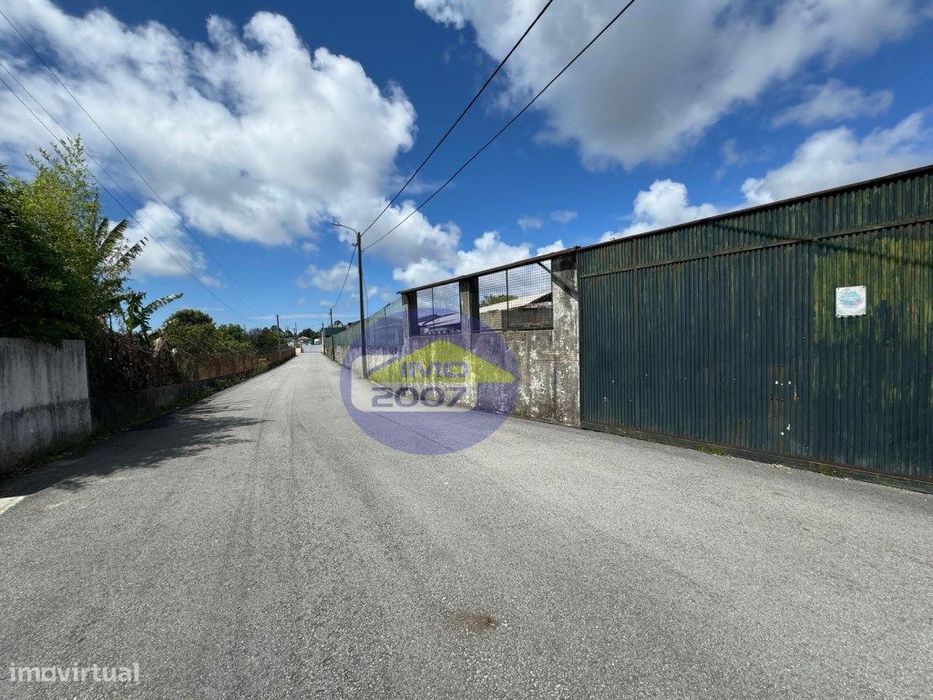 Armazém em Santa Maria de Lamas