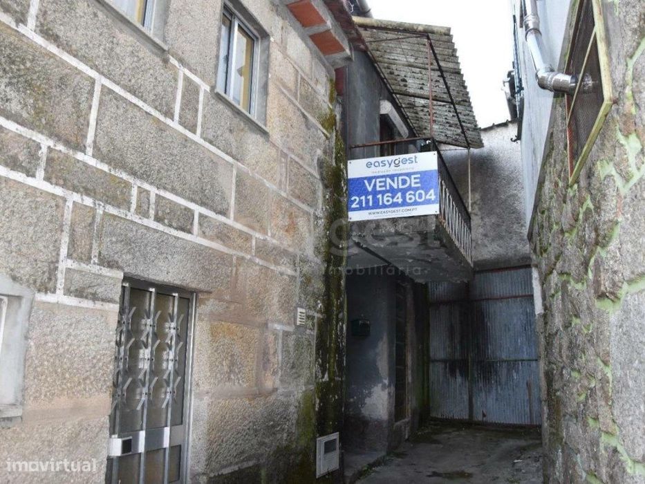 Moradia M4 para reconstrução, na freguesia de Bodiosa
