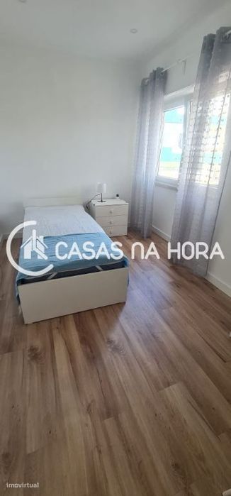 Quarto num Apartamento com 3 Quartos para Arrendar