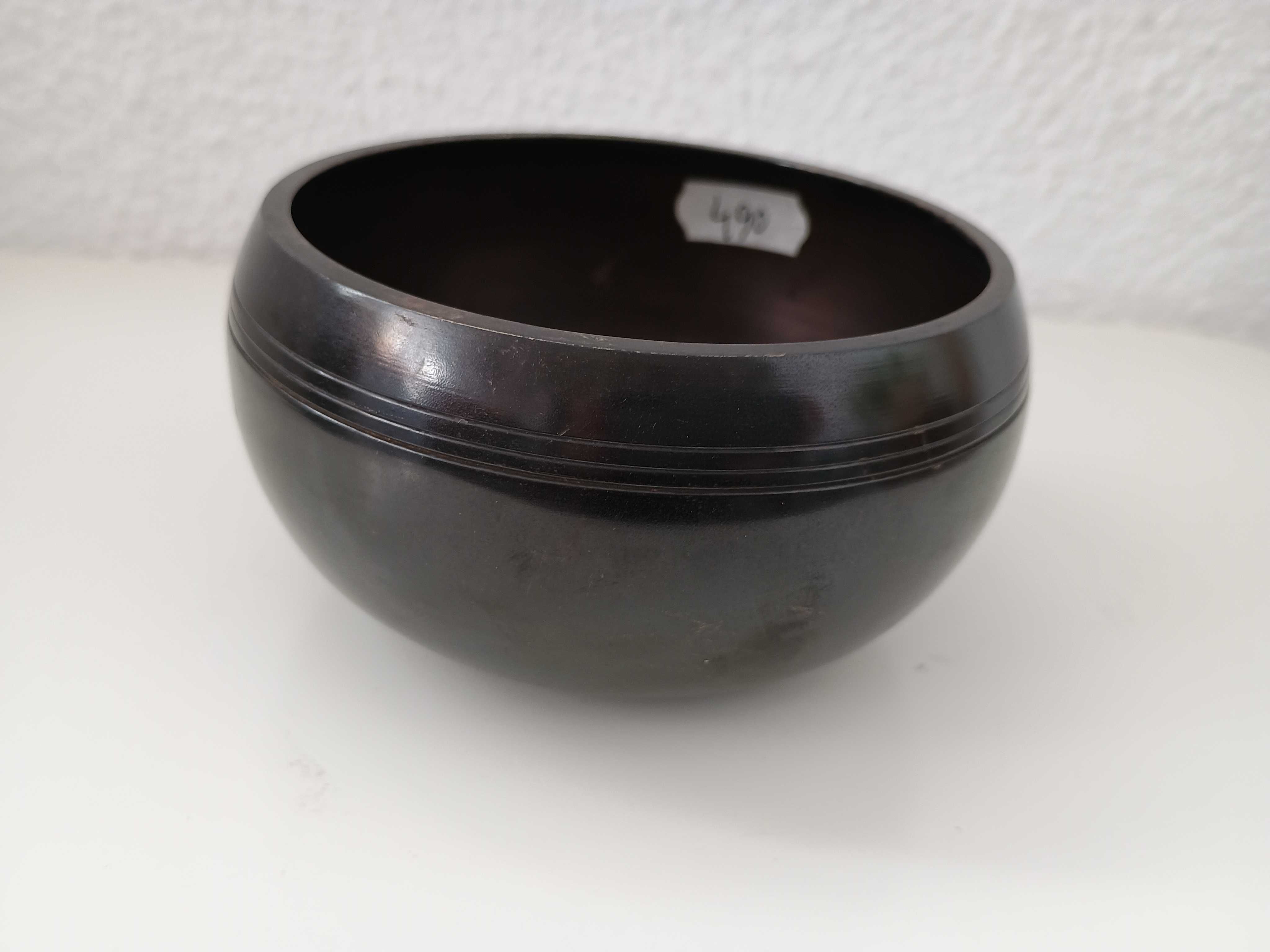 Taça tibetana pequena em negro liso