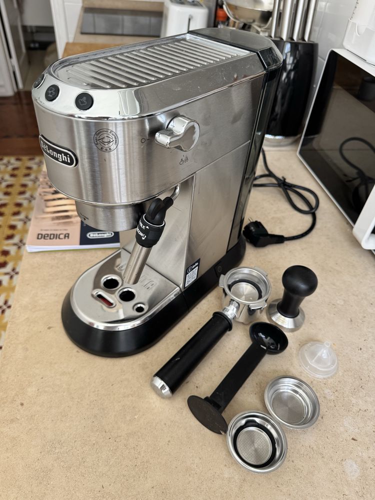 Maquina Cafe DeLonghi Nova com acessorios