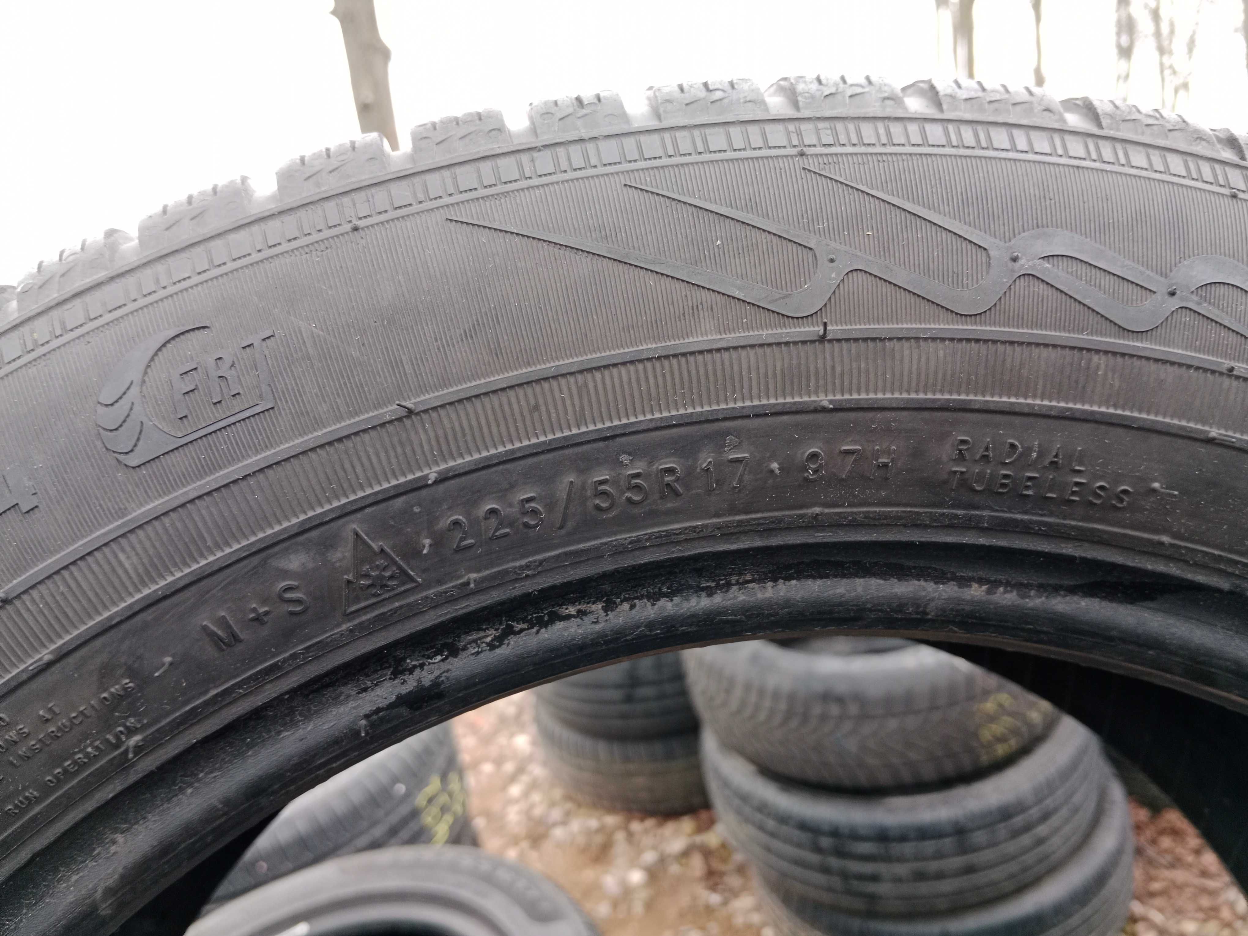 Opona używana 225/55R17 Nokian WR A4 FRT 1szt.