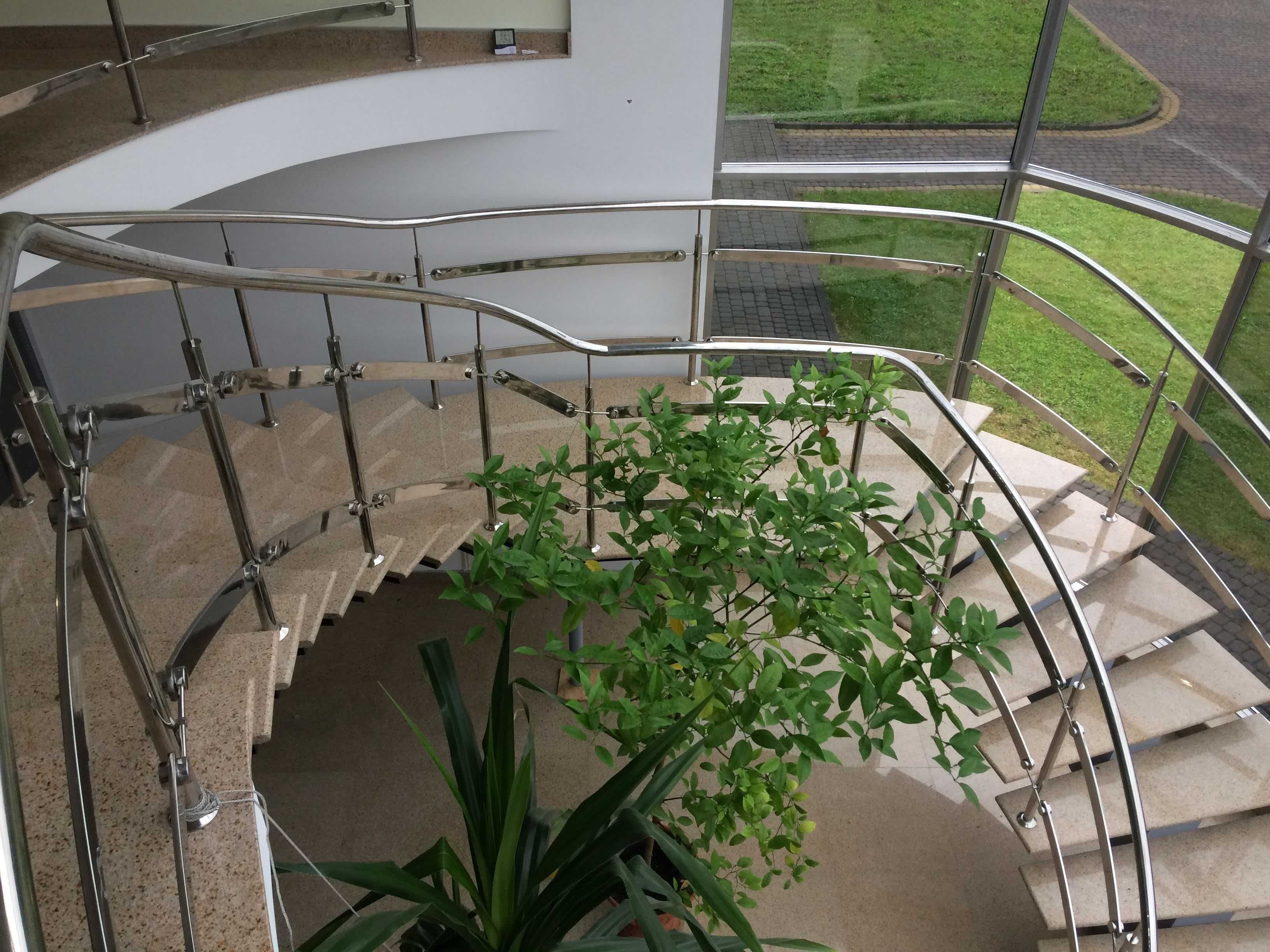Balustrady nierdzewne, wewnętrzne i zewnętrzne