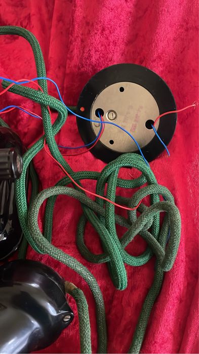 Zabytkowy telefon na korbkę