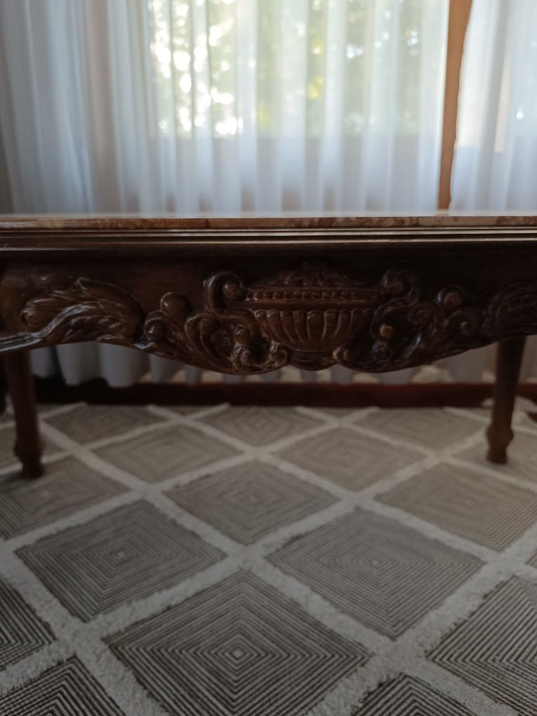 Mesa de Centro - Compacta e Funcional - 1,19m x 44cm x 64cm

Descrição