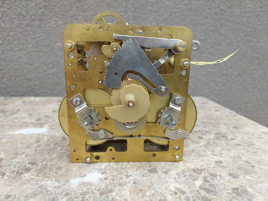 M125 Mechanizm starego zegara ściennego FHS Hermle 141-071