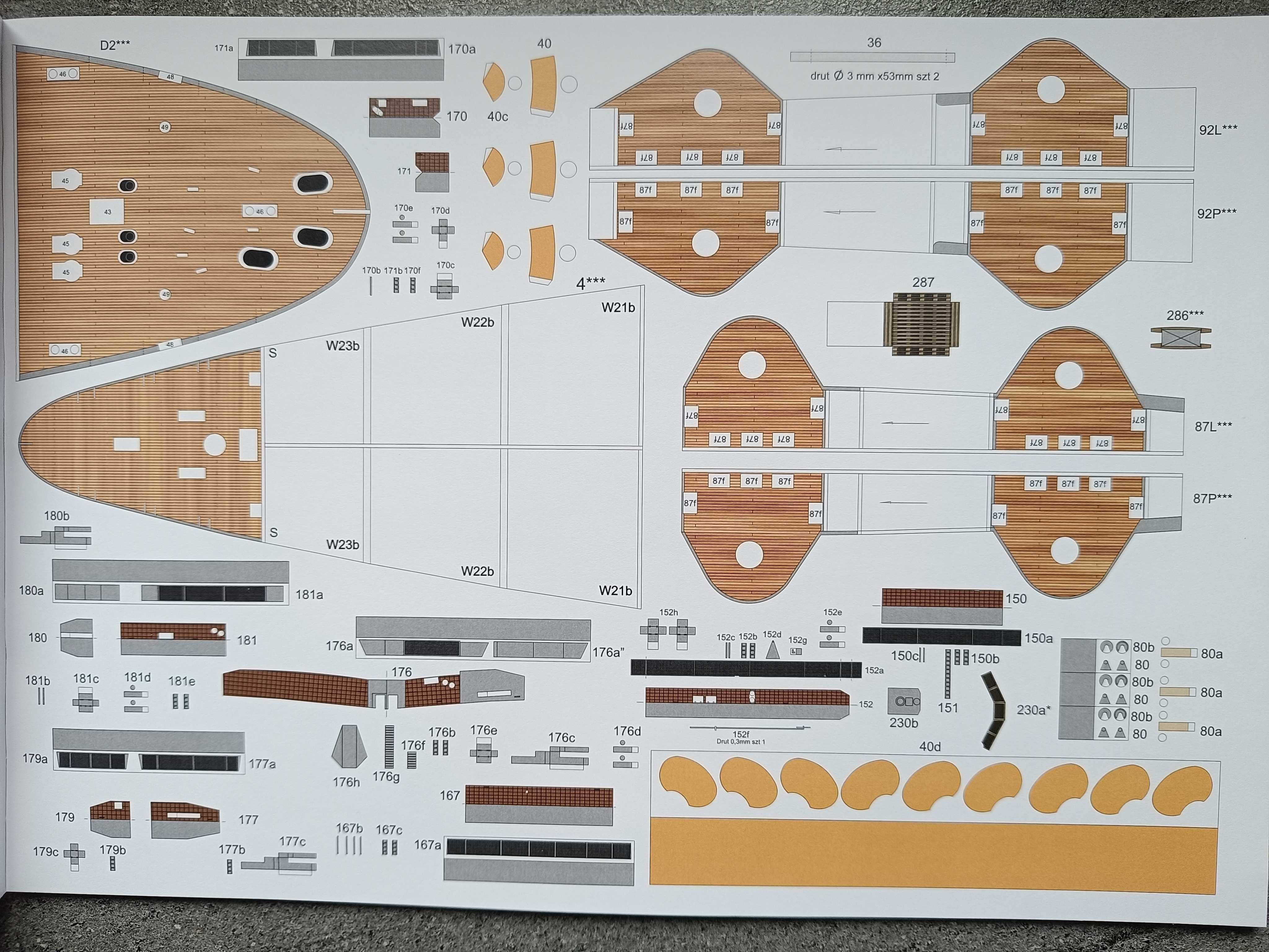 Model kartonowy Angraf 122:  Lotniskowiec HMS Ark Royal