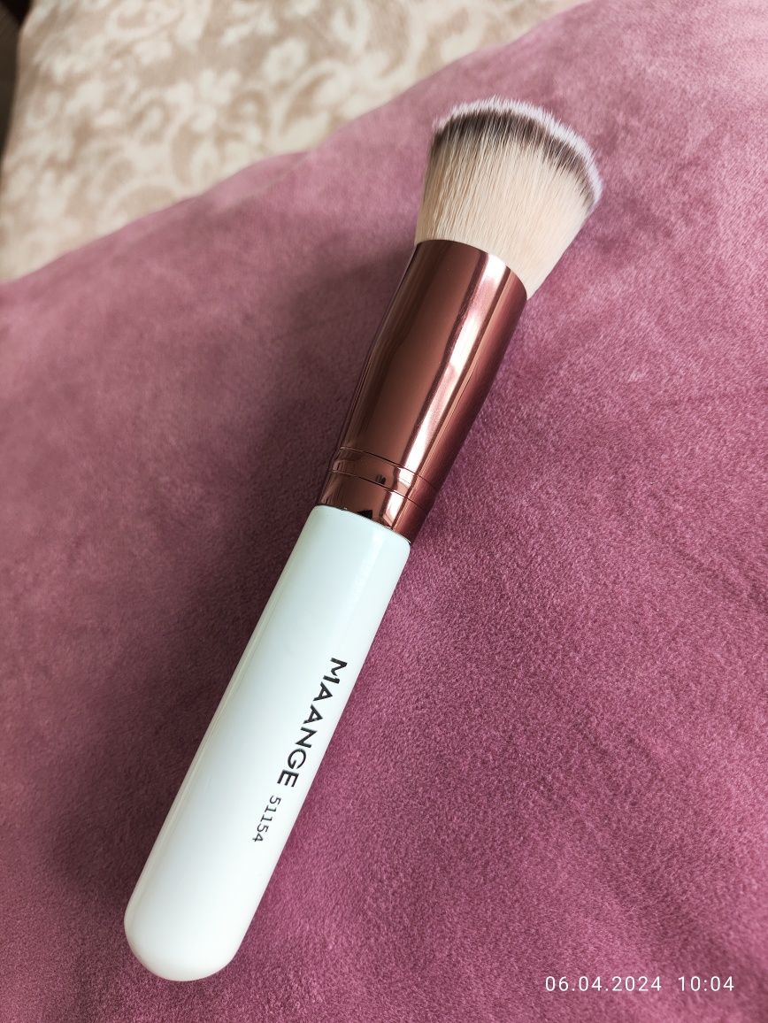 Пензл для макіяжу, Foundation brush