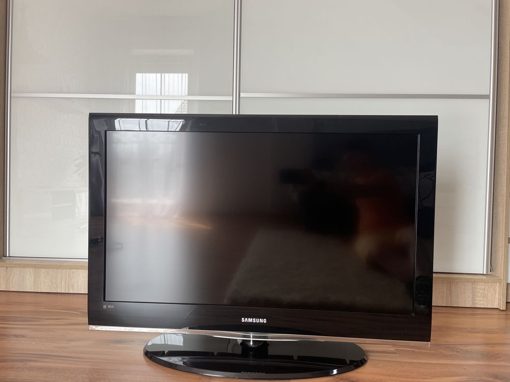 Telewizor Samsung 37’’ + dekoder i antena