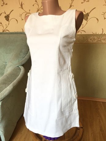 Сукня футляр біла базова