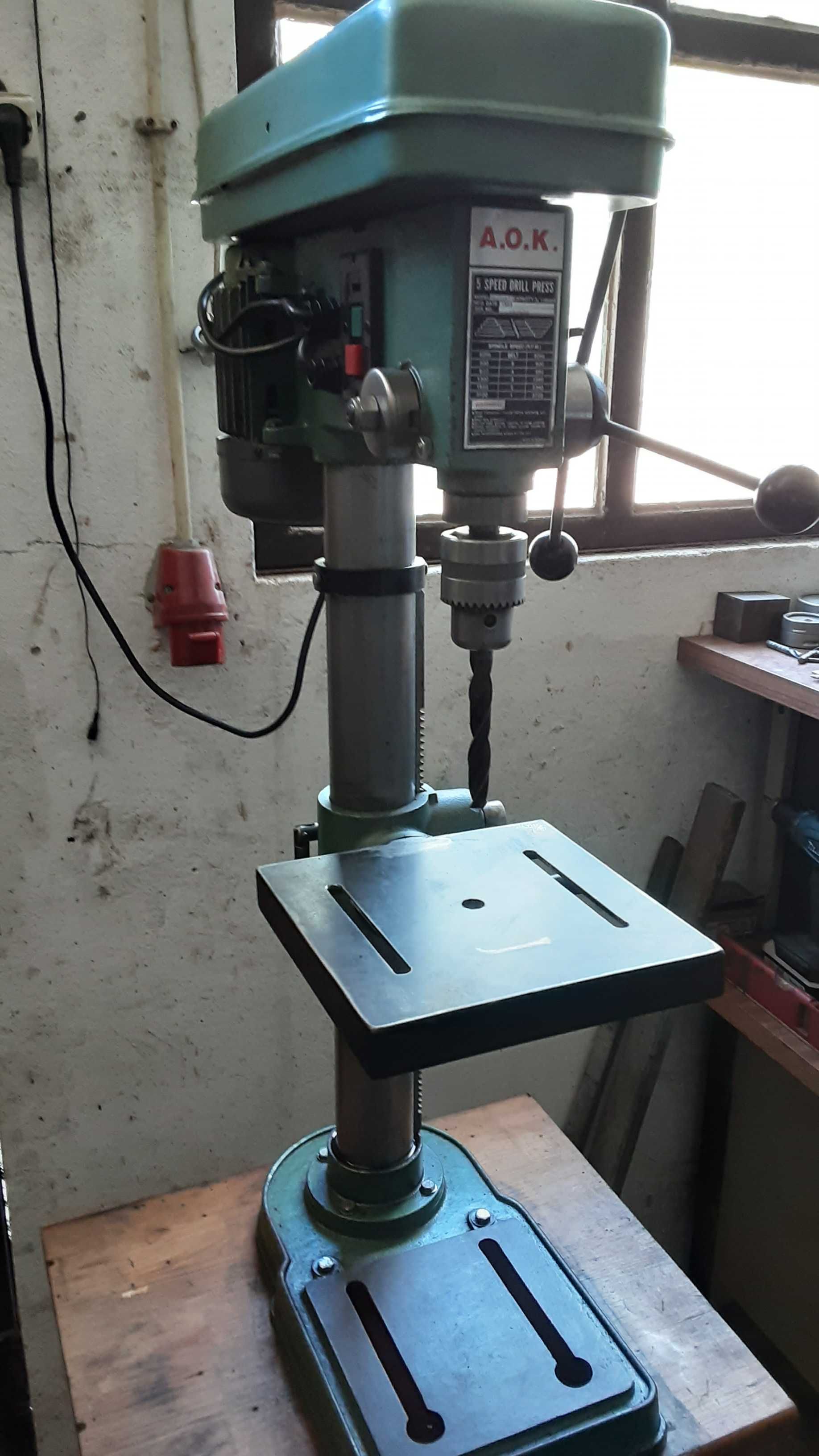 Maquina de furar de coluna motor monofásico